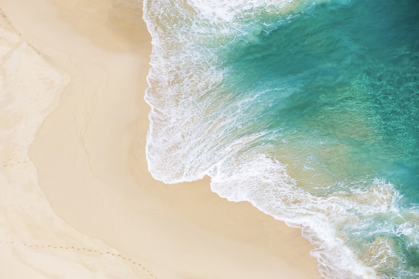 Turquoise ocean and beach seen from above